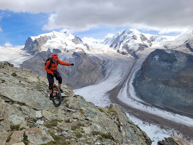 387472841_1065845498200114_574881511171624547_n