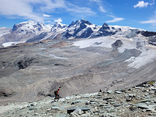 386837079_1835594293527815_2313096167819388470_n