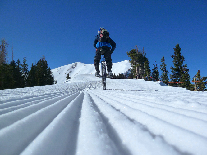 mike riding up highlands ridge 2012-03-11.JPG