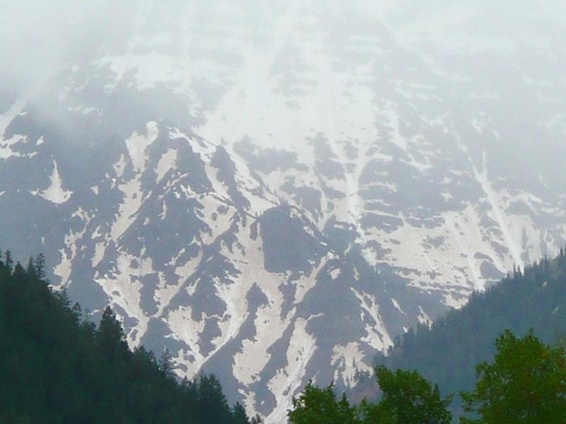 Pyarmid Peak in clouds001.jpg